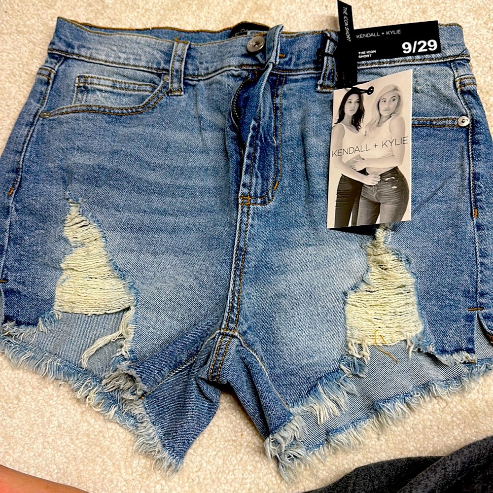 Jean shorts with distressed look. Tickets still on!
